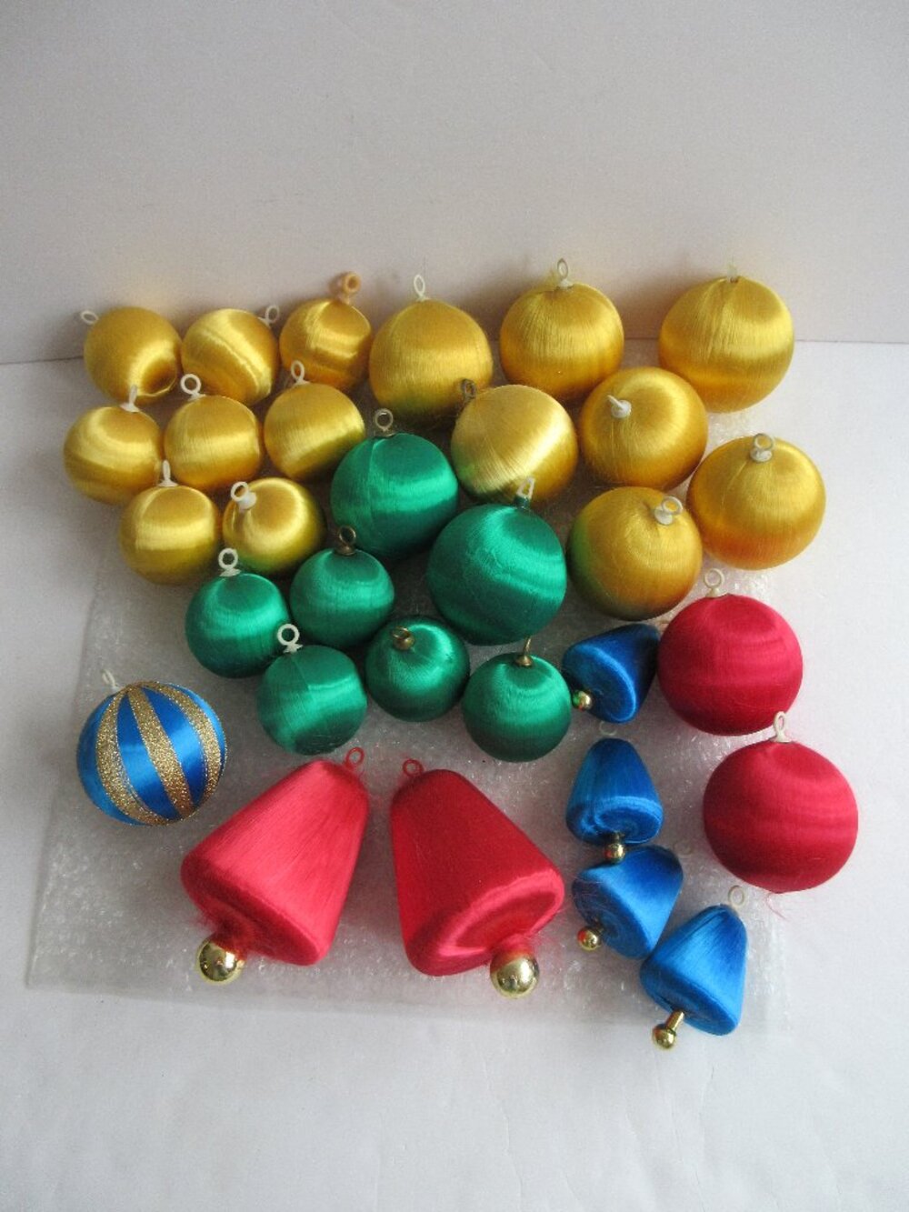31 Pyramid Satin Sheen Ornaments 6 Bells, Red Green Gold Balls Vintage